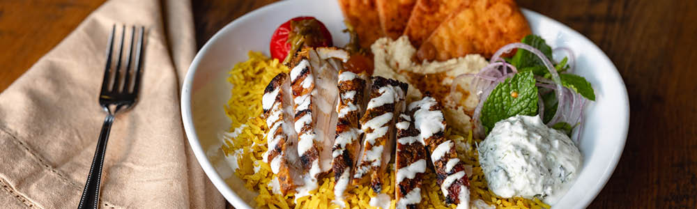 Mediterranean chicken bowl with vegetables